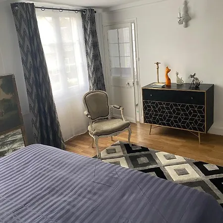 D'hotes Du Carre Des Arts Homestay