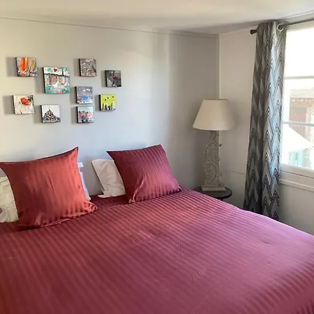 D'hotes Du Carre Des Arts Homestay