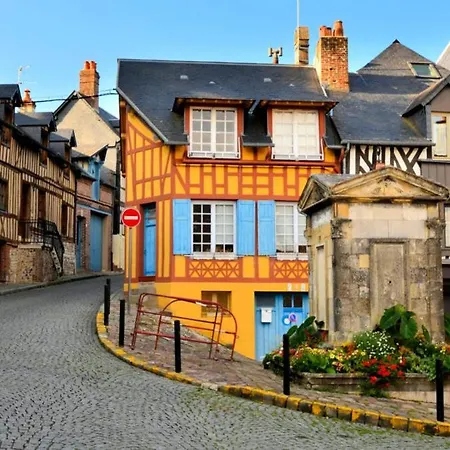 D'hotes Du Carre Des Arts Homestay