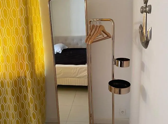 D'hotes Du Carre Des Arts *